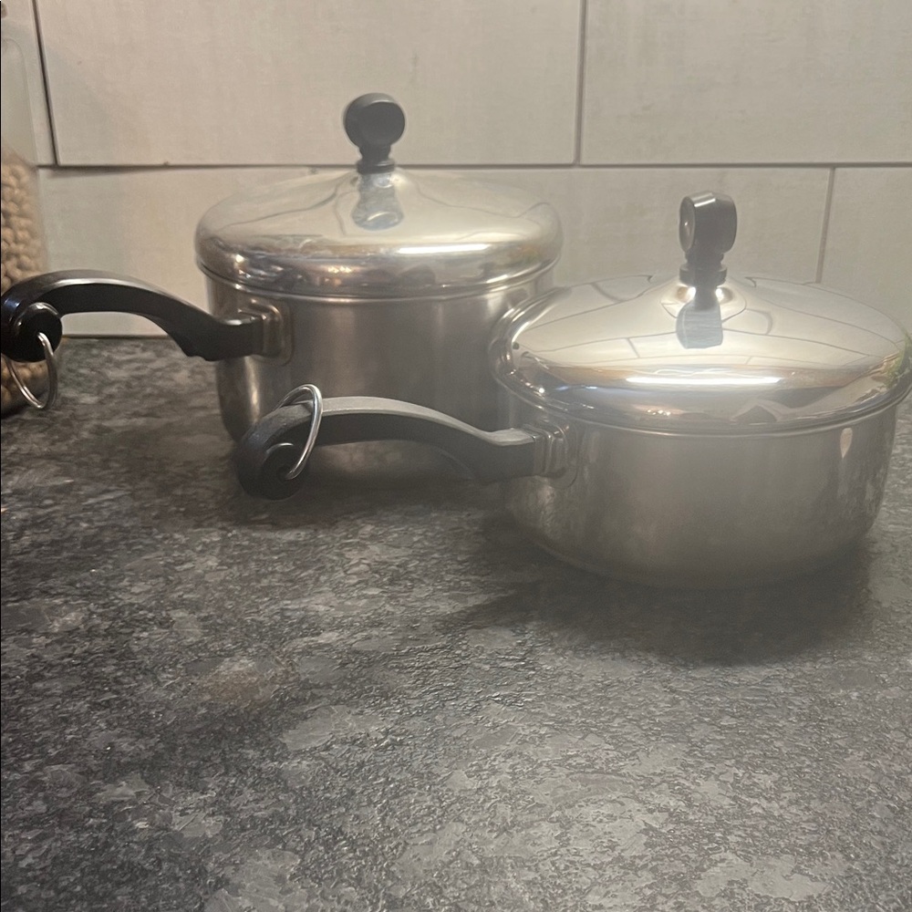 FARBERWARE 1-1/2 qt and 2qt Stainless Steel Saucepan Set. EXC CONDITION